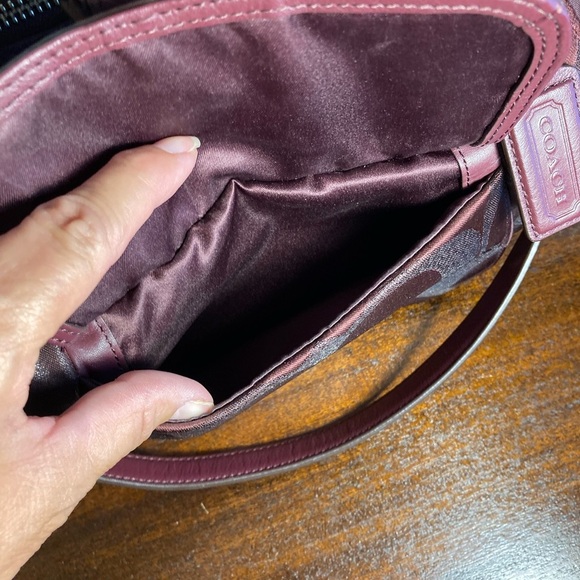 Coach Burgundy Campbell Signature Tote shoulder Bag F26247 - Picture 4 of 6